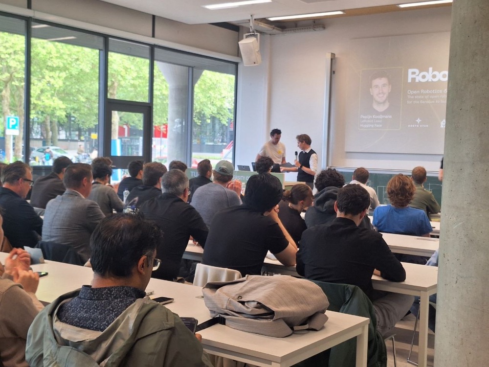 A full lecture hall at the Benelux Robotics Hackathon